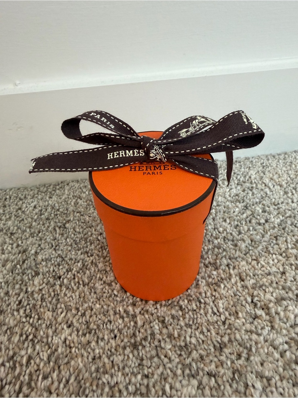 Hermès Orange Round Gift Box with Brown Ribbon